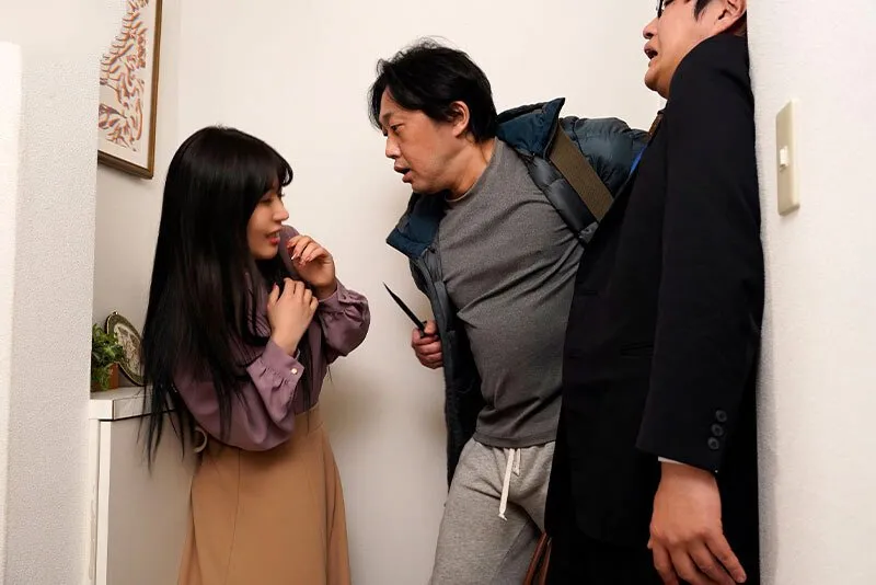 Cô gái khốn khổ gặp lại kẻ cưỡng bức mình 10 năm trước