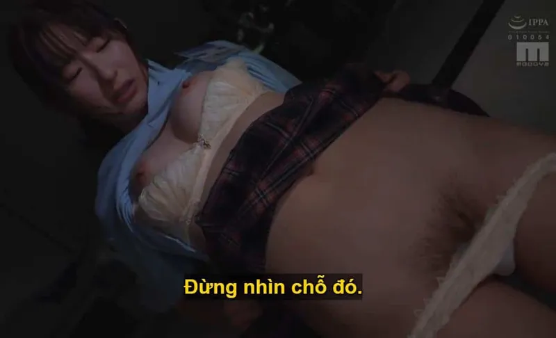 Người sếp lập mưu "trả đũa" cô nhân viên dưới quyền kiêu căng lười nhác, suốt ngày bận rộn tán gẫu tin nhắn cùng người yêu.